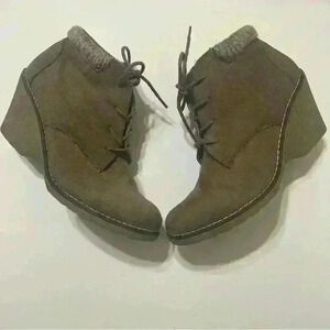 White Mountain Lilac Tan Ankle Boots Women's Size 10M Lace Up Wedge Heel